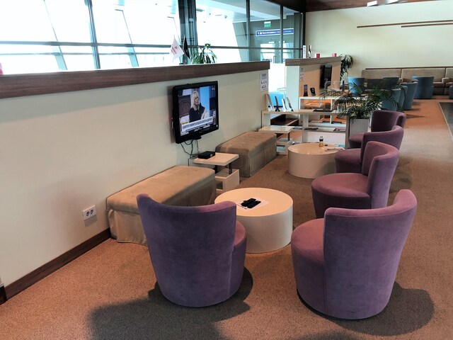 Lounge thumbnail 3