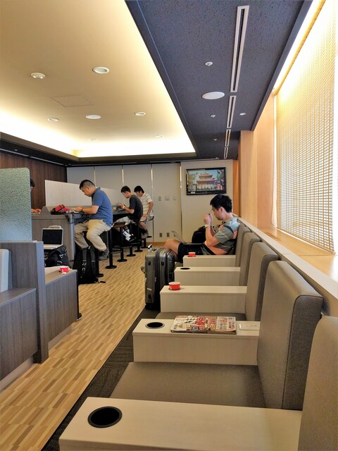 Lounge thumbnail 1