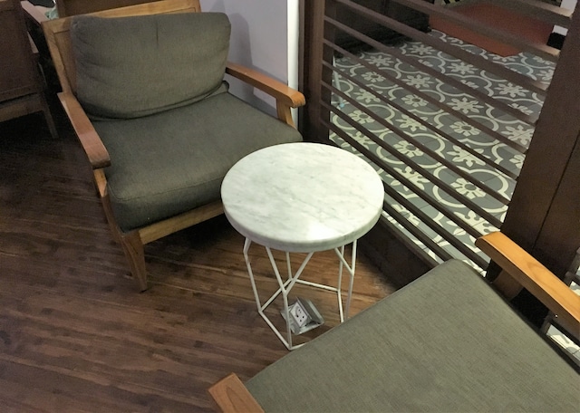 Lounge thumbnail 4