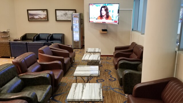 Lounge thumbnail 3