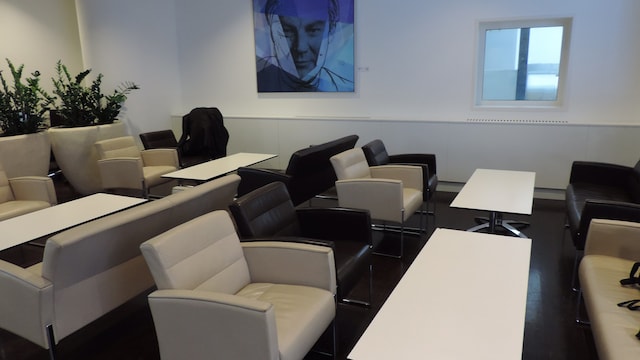 Lounge thumbnail 4