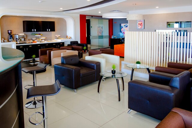Lounge thumbnail 5