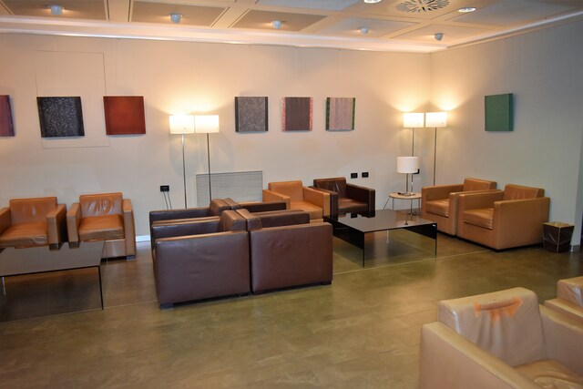 Lounge thumbnail 3