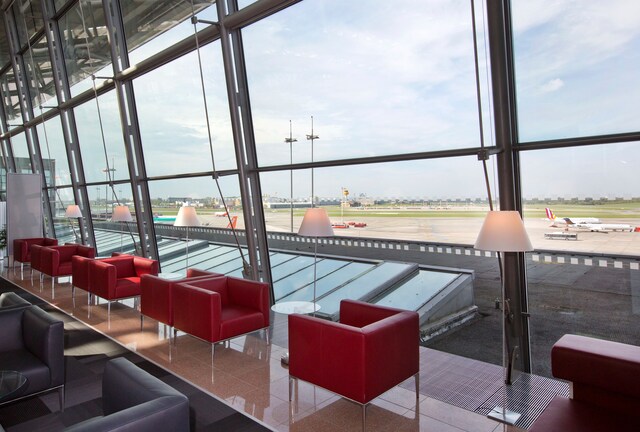 Lounge thumbnail 2