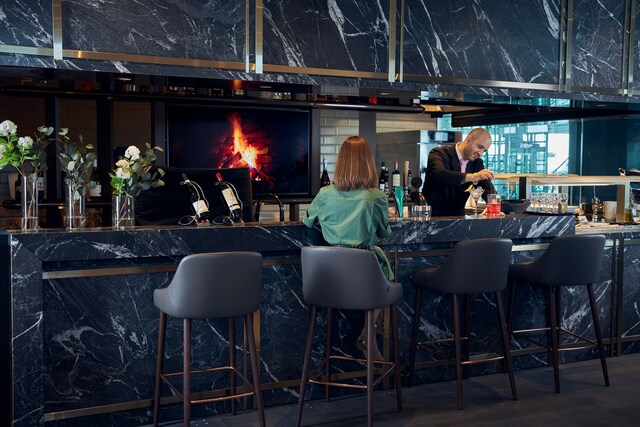 Lounge thumbnail 5