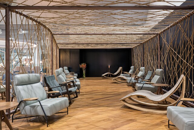 Lounge thumbnail 2