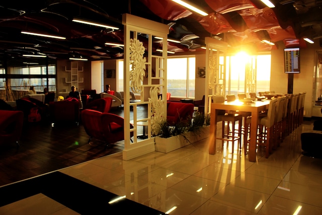 Lounge thumbnail 2