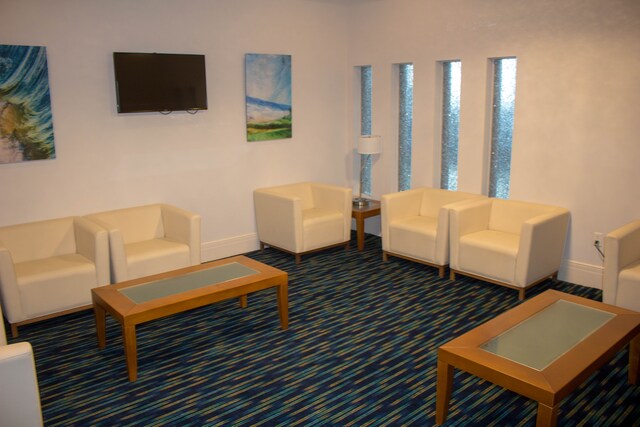 Lounge thumbnail 2