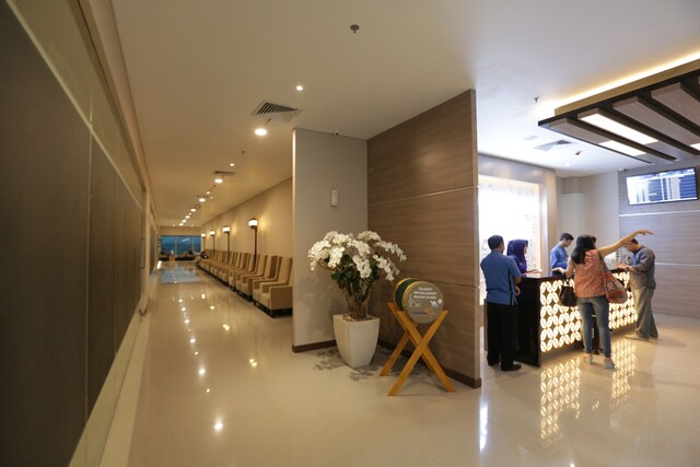 Lounge thumbnail 2