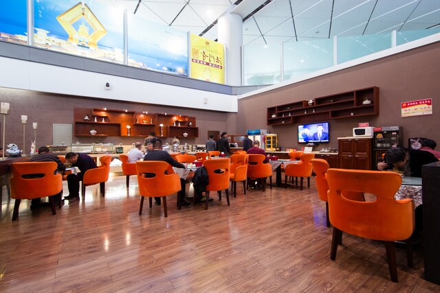 Lounge thumbnail 5