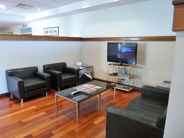 Lounge thumbnail 1