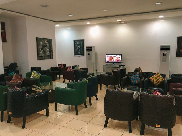 Lounge thumbnail 2