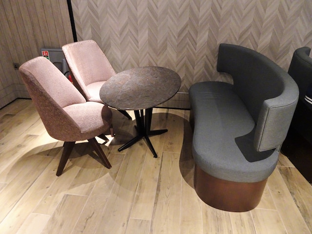 Lounge thumbnail 4