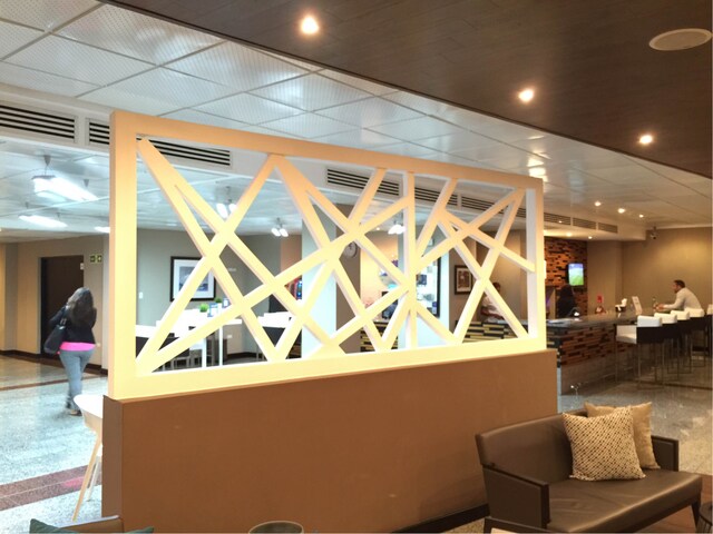 Lounge thumbnail 4
