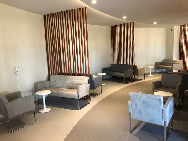 Lounge thumbnail 1
