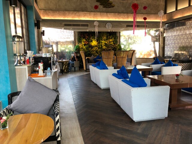 Lounge thumbnail 1