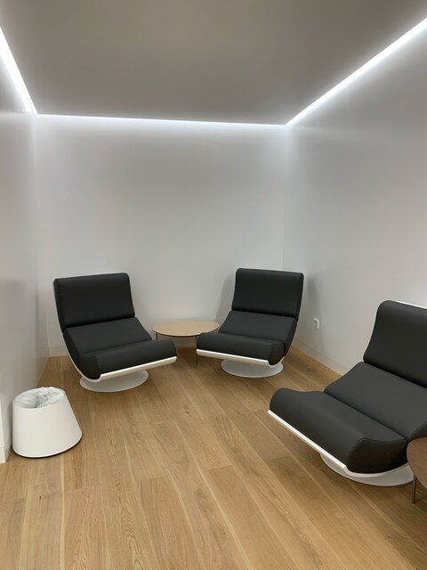 Lounge thumbnail 4