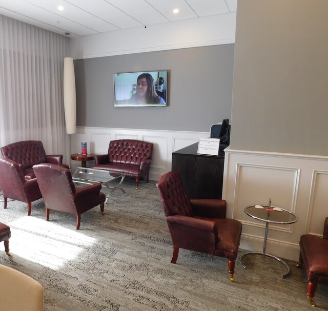 Lounge thumbnail 2