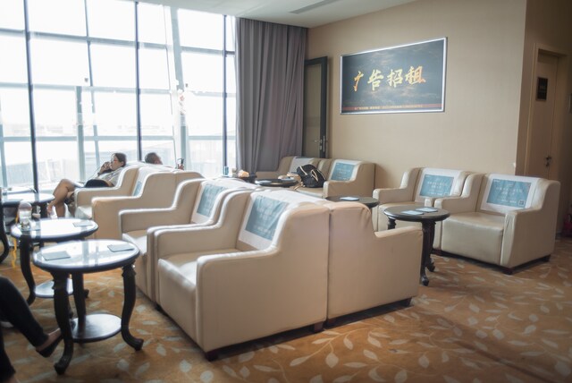 Lounge thumbnail 2