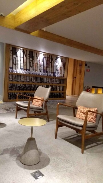 Lounge thumbnail 1