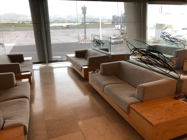 Lounge thumbnail 2