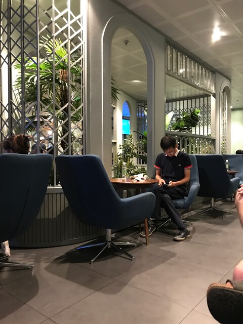 Lounge thumbnail 5