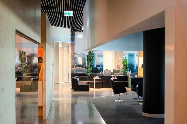 Lounge thumbnail 1