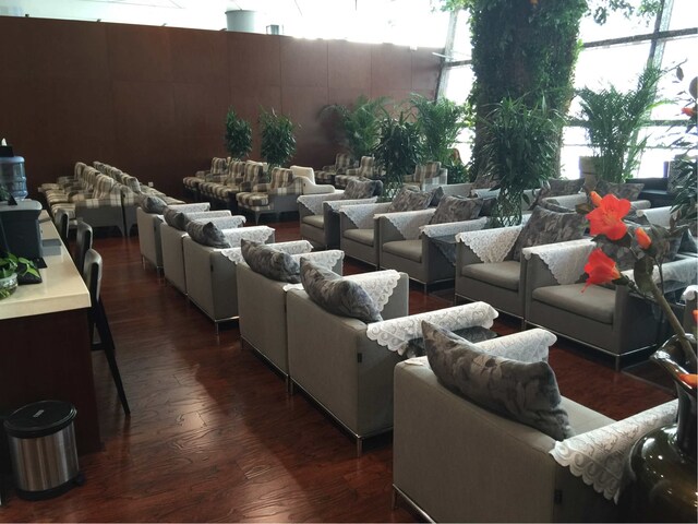 Lounge thumbnail 1