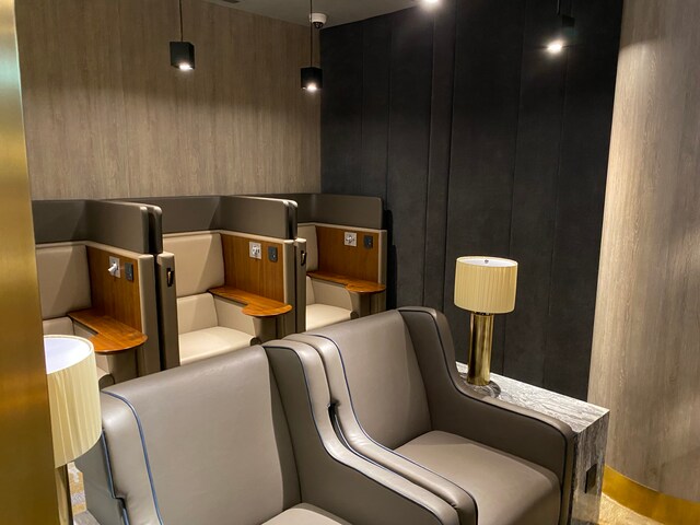 Lounge thumbnail 5