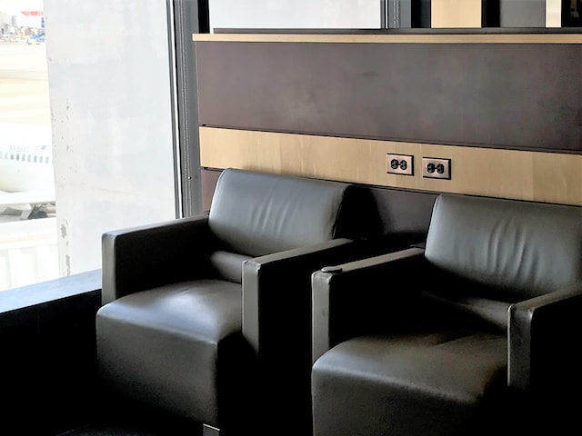 Lounge thumbnail 3