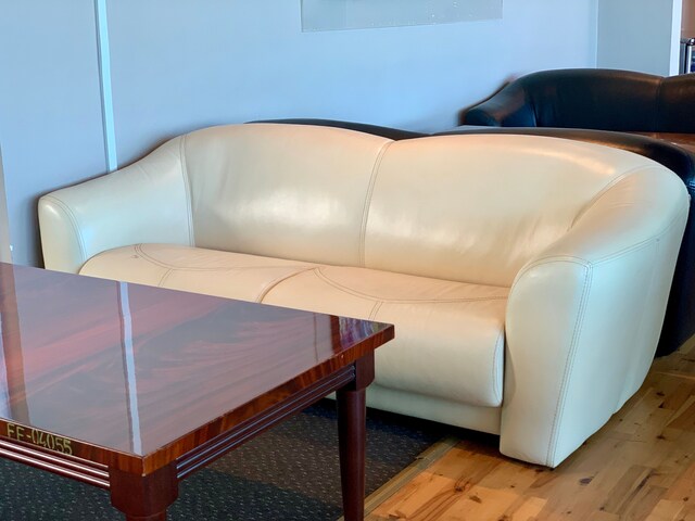 Lounge thumbnail 2
