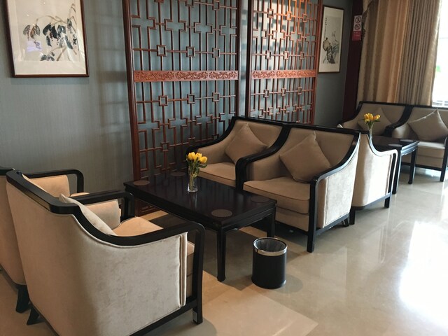 Lounge thumbnail 2