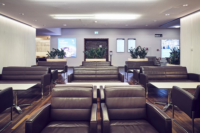 Lounge thumbnail 1