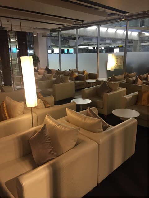 Lounge thumbnail 1