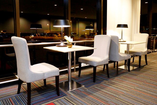 Lounge thumbnail 4