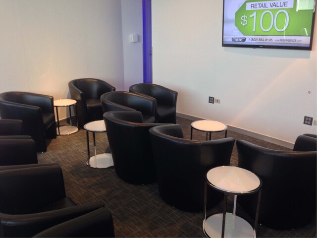 Lounge thumbnail 4