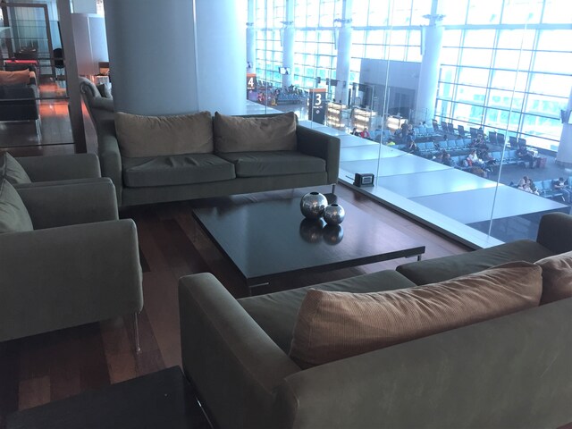 Lounge thumbnail 3