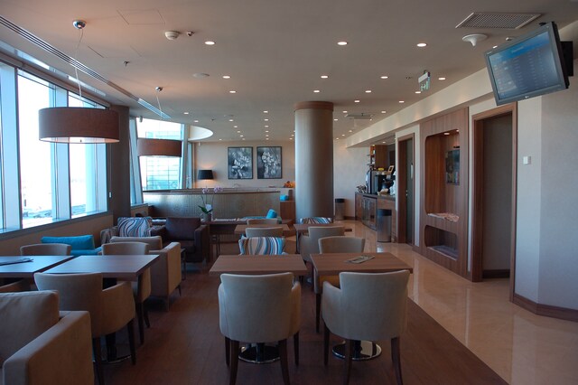 Lounge thumbnail 3