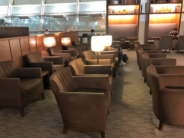 Lounge thumbnail 1