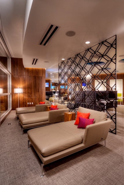 Lounge thumbnail 4