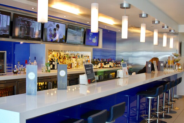 Lounge thumbnail 3