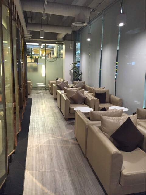 Lounge thumbnail 5