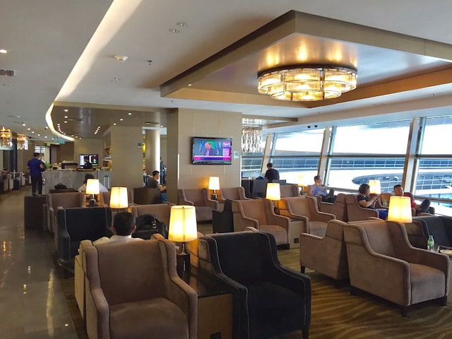 Lounge thumbnail 1