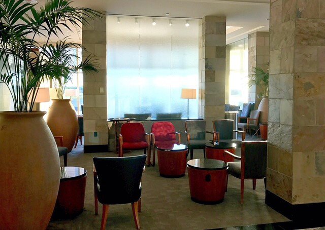 Lounge thumbnail 3