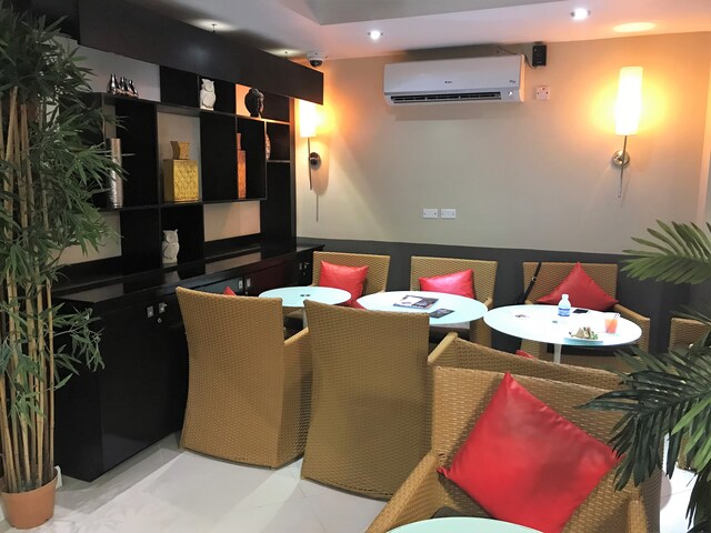 Lounge thumbnail 1