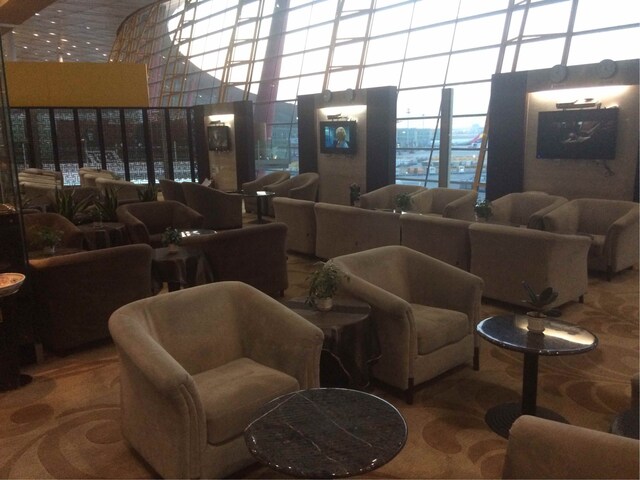 Lounge thumbnail 2