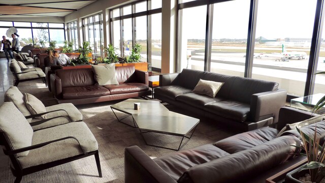 Lounge thumbnail 1