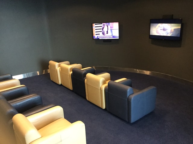 Lounge thumbnail 5