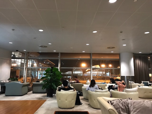 Lounge thumbnail 5