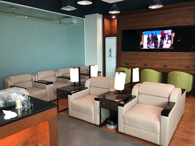 Lounge thumbnail 1